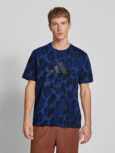 ADIDAS SPORTSWEAR T-Shirt mit Label-Print Dunkelblau 4