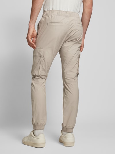 Calvin Klein Jeans Cargohose mit elastischem Bund Sand 5