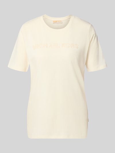 Produktfoto, cremefarbenes T-Shirt mit Label-Stitching von MICHAEL Michael Kors, reine Baumwolle, gerader Schnitt, Rundhalsausschnitt