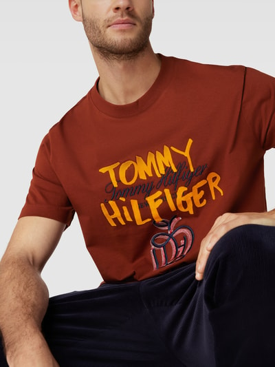 Tommy Hilfiger Casual Fit T-Shirt mit Label-Stitching Modell 'POP PREP' Rostrot 3