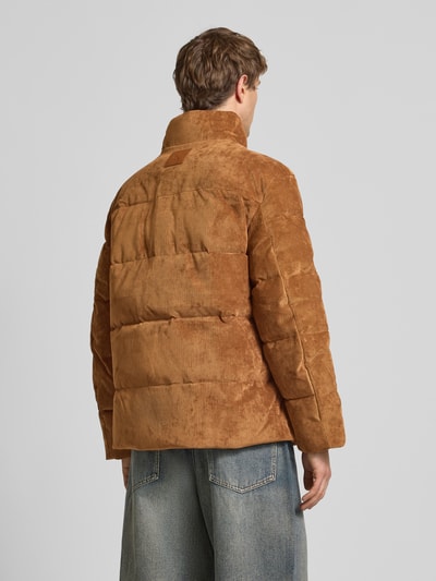 Calvin Klein Jeans Steppjacke aus Cord mit Stehkragen und Label-Stitching Cognac 5