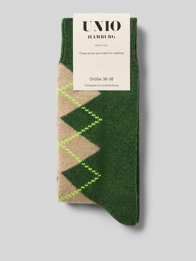Produktfoto, Socken mit Kaschmir-Anteil im Karo-Design von UNIO HAMBURG in Grün und Beige, Baumwoll-Mix mit gerippten Bündchen
