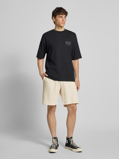 REVIEW Shorts mit Strukturmuster und elastischem Bund Ecru 1