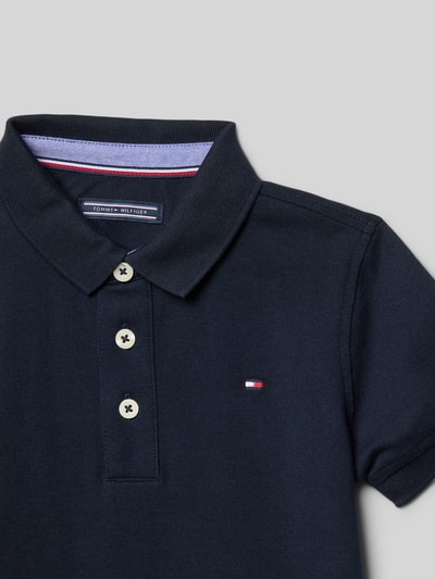 Produktfoto, Poloshirt aus Organic Cotton von Tommy Hilfiger im Dunkelblau, gerader Schnitt, gerippter Polokragen, Logo-Stickerei, Bio-Baumwoll-Elasthan-Mix