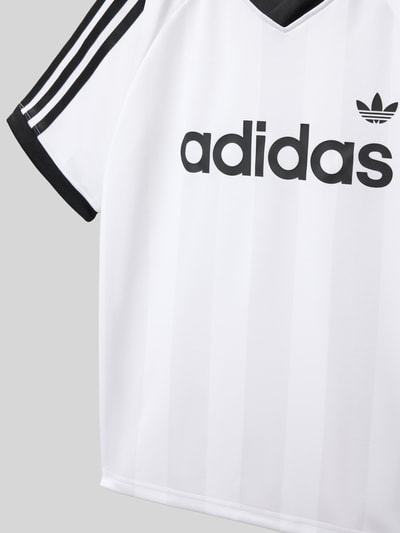 Productfoto, Regular Fit T-Shirt mit Label-Applikation van adidas Originals, wit met zwarte strepen, V-hals, korte mouw, recht afgewerkt, stretchmateriaal, unicolor, gestreept motief