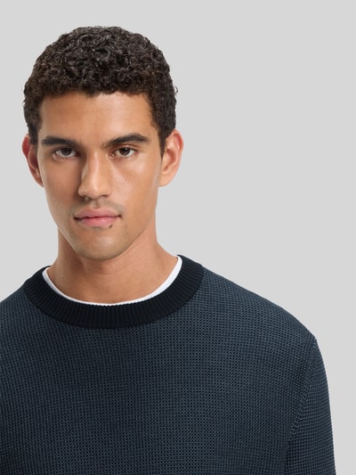 BOSS Orange Sweter o kroju regular fit z dzianiny z mieszanki bawełny i kapoku model ‘KLAPOK’ Granatowy 3