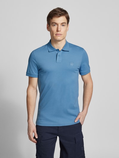 BOSS Orange Koszulka polo o kroju slim fit z naszywką z logo model ‘Passenger’ Szaroniebieski 4