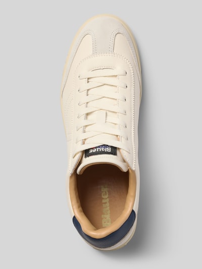 Produktfoto, Sneaker aus Leder-Mix Modell 'Lowell' von Blauer USA in Creme mit abgerundeter Passform, Label-Details, profiliertem Sohle, Schafthöhe 9 cm, Schaftweite 11 cm, Absatzhöhe 3 cm bei Größe 44
