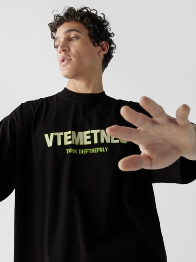 VETEMENTS Oversized T-Shirt mit Label-Print Black 3