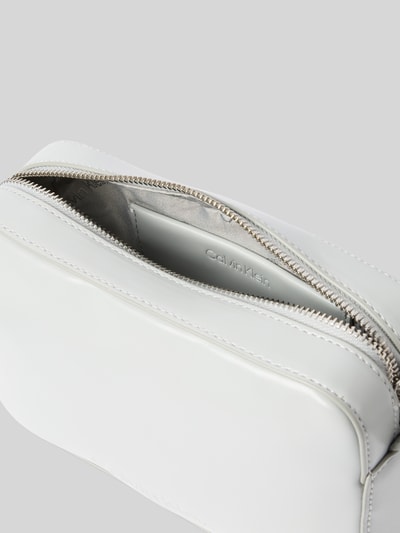 CK Calvin Klein Schoudertas met logodetail en verstelbare schouderband Lichtgrijs - 5