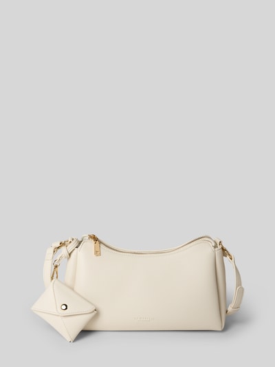 Produktfoto, cremefarbene Handtasche mit Label-Detail Modell 'MELOY' von Seidenfelt, strukturierte Oberfläche, goldene Reißverschlüsse, Damen Handtasche mit Schulterriemen, Hauptfach mit Reißverschluss, kleine zusätzliche Tasche, Maße: 29x18x13 cm, Schulterriemen 63 cm