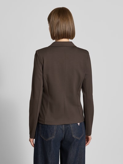 Kobiece model prezentuje Slim Fit Kurzblazer aus Viskose-Mix Modell 'POPTRASH' von ONLY, brązowy, prosty krój, tekstura gładka, widok całej sylwetki od tyłu, damski krótki żakiet od ONLY.