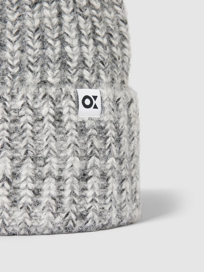 OPUS Czapka beanie z detalem z logo model ‘Amello’ Srebrny melanż 2