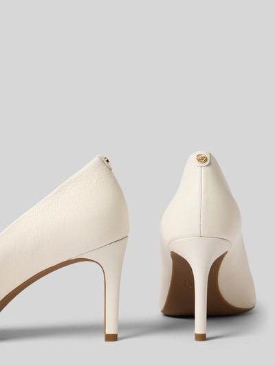 Productfoto, Pumps aus echtem Leder Modell 'ALINA' van MICHAEL Michael Kors in crème, logodetail in metallic, naaldhak, gladde zool