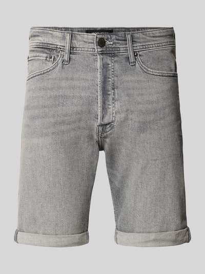 Produktfoto, Regular Fit Jeansshorts mit Umschlag Modell 'RICK' von Jack & Jones aus grauem Baumwoll-Elasthan-Mix mit Eingrifftaschen. Kontext: Bundweite 42 cm, Innenbeinlänge 21 cm, schlichte Waschung, gerollter Beinabschluss.