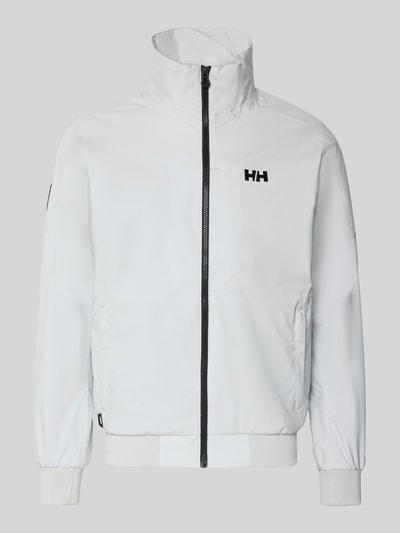 Produktfoto, weiße Bomberjacke mit Stehkragen Modell 'RACING' von Helly Hansen, Reißverschluss, Logo-Print, seitliche Taschen, gerippte Abschlüsse
