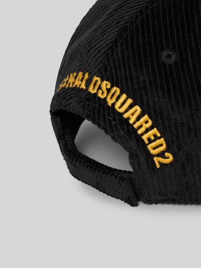 Produktfoto, Basecap mit Label-Detail von Dsquared2 aus reiner Baumwolle mit verstärktem Schirm, eingestickten Luftlöchern und verstellbarem Verschluss, schwarze Cord-Optik mit gelber Stickerei.