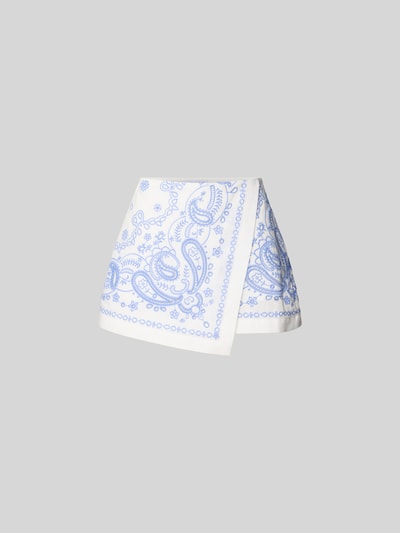 Produktfoto, Skort aus Leinen-Mix von Self-Portrait in Weiß mit blauen Paisley-Stickereien, A-Linie, Wickel-Optik, sichtbar strukturierte Oberfläche, Haken- und Reißverschluss, Rückenlänge bei Größe S 32 cm.