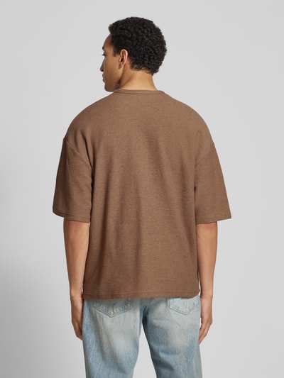 REVIEW T-shirt z fakturowanym wzorem Ziemisty brązowy 5