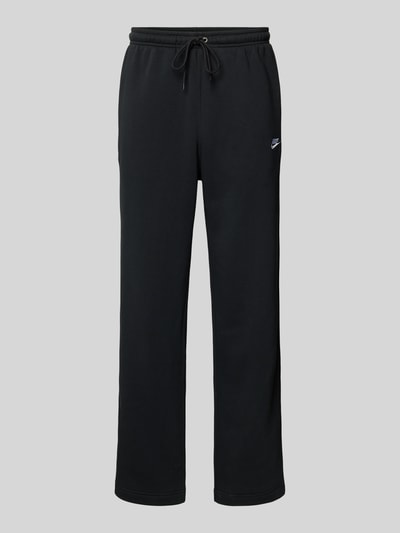 Produktfoto, Sweatpants mit Logo-Stitching und Eingrifftaschen von Nike in Schwarz aus Baumwoll-Mix, Loose-Fit, elastischer Bund mit Kordelzug, Gesäßtasche, Innenbeinlänge 79 cm bei Größe M