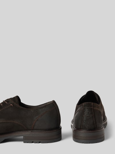 Produktfoto, braune Schnürschuhe aus echtem Veloursleder Modell 'RONY 9' von Marc O'Polo, fein strukturierte Oberfläche, Herren Schnürschuhe von Marc O'Polo