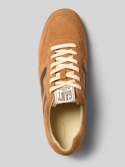 Productfoto, sneakers van rundleer model 'Beylana' van GANT, cognac en beige tinten, gladde en suède texturen, Dames sneakers van GANT