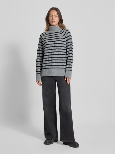 Tommy Hilfiger Golf o kroju relaxed fit z czystej wełny Średnioszary 1