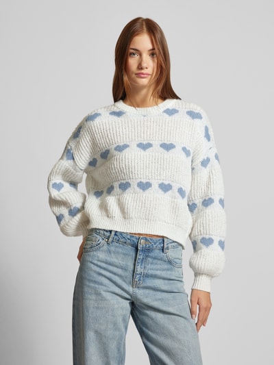 Pieces Sweter z dzianiny o kroju regular fit z wzorem dzianinowym w kształcie serca model ‘NOVE’ Błękitny 4