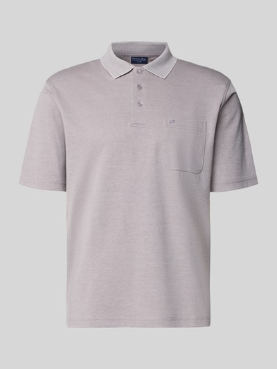 Produktfoto, Regular Fit Poloshirt mit Brusttasche von Christian Berg Men aus Material-Mix mit Baumwoll-Anteil in hellem Grau