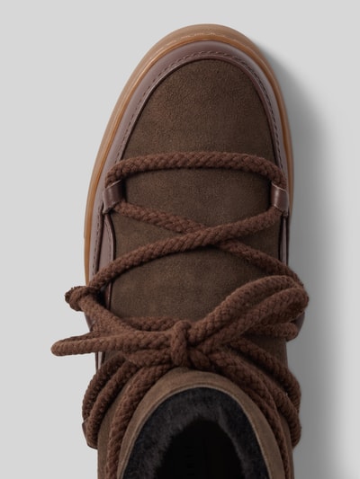 Produktfoto, Boots mit Schnürverschluss Modell 'Classic' von INUIKII in Braun, abgerundete Passform, profilierte Sohle, Wildledertextur, 3 cm Absatz, 16 cm Schafthöhe, 14 cm Schaftweite