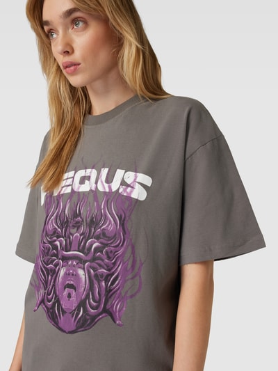 PEQUS T-shirt met label- en motiefprint, model 'Medusa' Grafiet - 3