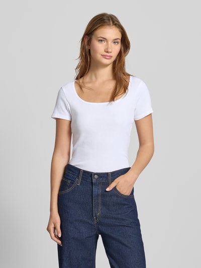 Levi's® T-shirt z detalem z logo i głębokim, okrągłym dekoltem Złamany biały 4