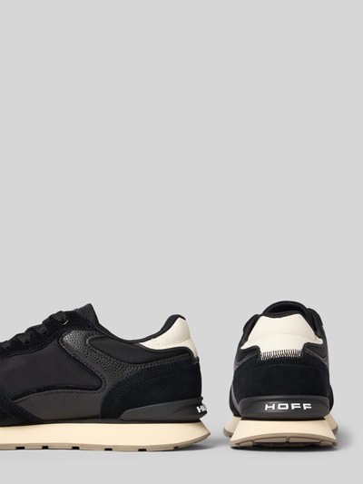Produktfoto, Sneaker aus Leder-Mix mit Logo-Detail Modell 'City' von HOFF in Schwarz und Beige, abgerundete Passform, Detailaufnahme von hinten, Absatzhöhe 2 cm, Schafthöhe 9 cm, Schaftweite 8 cm