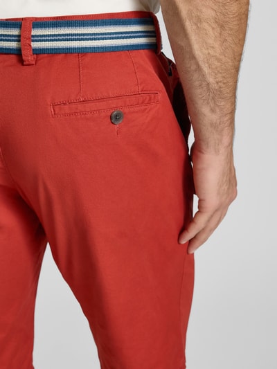 Christian Berg Men Bermudy o kroju regular fit z paskiem Czerwony 3