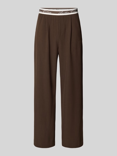Produktfoto, braune Stoffhose mit weißem Logo-Bund und Gesäßtaschen, weiter Schnitt, Material-Mix, Another Cotton Lab, Stoffhose mit Logo-Bund und Gesäßtaschen