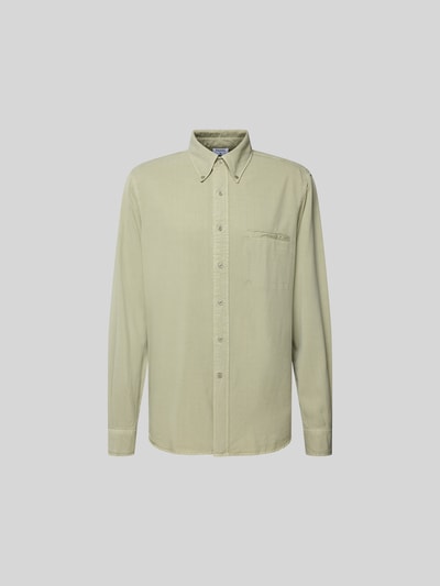 Produktfoto, Freizeithemd aus reinem Lyocell von Filippa K in hellem Grün mit Brusttasche, Button-Down-Kragen, Langärmelig, Relaxed-Fit. Rückenlänge bei Größe 50: 72 cm, Schulterbreite: 48 cm, Ärmellänge: 70 cm. Struktur glatte Oberfläche.