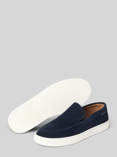 Produktfoto, Loafer aus echtem Leder mit Logo-Detail von PS Poelman, dunkelblau, abgerundete Passform, profilierte Sohle, Absatzhöhe 3 cm, Schafthöhe 6 cm, Schaftweite 13 cm, Glattleder-Textur