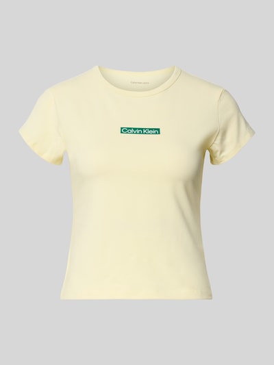 Produktfoto, T-shirt mit Rundhalsausschnitt und Label-Print von Calvin Klein Jeans, mieszanka bawełny i elastanu, krój slim fit, okrągły dekolt, nadruk z logo, damski t-shirt, długość tyłu w rozmiarze S: 42 cm, kolor jasny żółty, gładka struktura