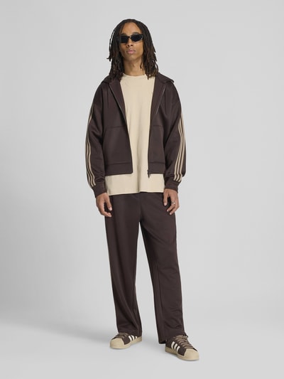 adidas Originals Loose Fit Sweathose aus Baumwoll-Mix mit Logo-Stitching Dunkelbraun 1
