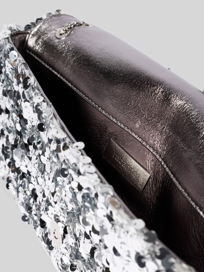 Produktfoto, Shoulder Bag mit Allover-Pailettenbesatz von Rabanne mit Hauptfach, Überschlag, glänzender Optik und Logo-Detail in Silber, Detailaufnahme innen