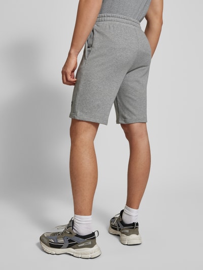 PUMA PERFORMANCE Regular Fit Sweatshorts mit Label-Stitching Modell 'ESS No. 1' Mittelgrau Melange 5