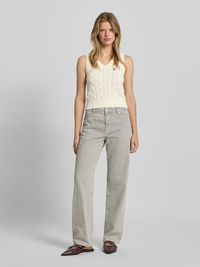 Review Pullunder mit Zopfmuster und V-Ausschnitt Offwhite 1