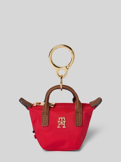 Produktfoto, Schlüsselanhänger im Henkeltaschen-Design von Tommy Hilfiger, unifarbenes Rot mit braunen Details, Logo-Applikation aus Metall, Reißverschluss