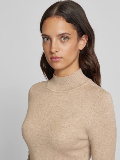 Vero Moda Tailliertes Strickkleid mit geripptem Mock-Neck Modell 'GOLD' Taupe 3