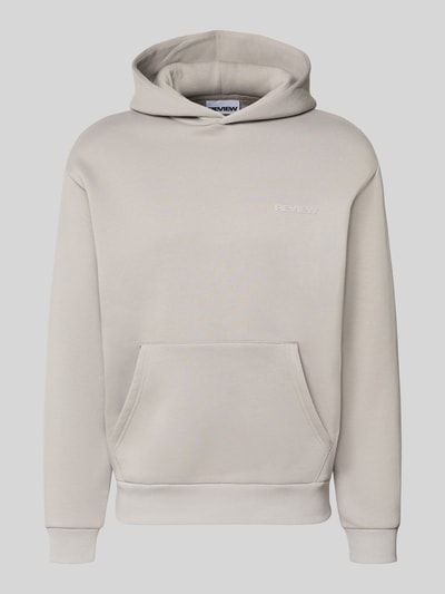 Produktfoto, Regular Fit Hoodie mit Känguru-Tasche von REVIEW in hellem Beige, Baumwoll-Mix, strukturierte Oberfläche, neutrale Farben