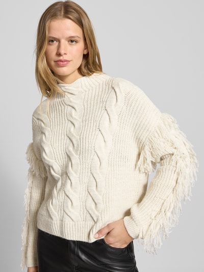 Only Sweter z dzianiny o kroju regular fit z frędzlami model ‘HOLLY’ Złamany biały 3
