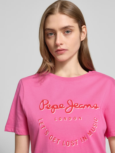 Pepe Jeans T-shirt z nadrukiem z logo model ‘RUMER’ Mocnoróżowy 3