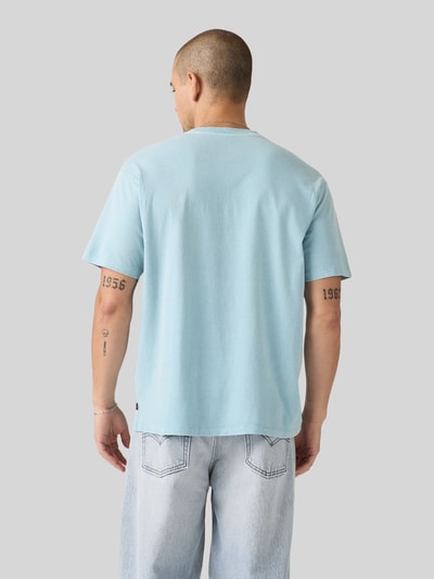 Levi's® T-shirt w kroju regular fit z haftowanym logo Jasnoniebieski 5