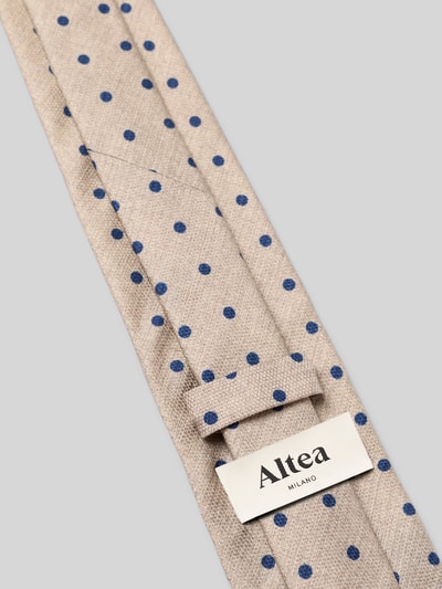 Produktfoto, Krawatte mit Label-Detail von altea, reine Seide, beige mit blauen Punkten, klassische Passform, Breite 8 cm.