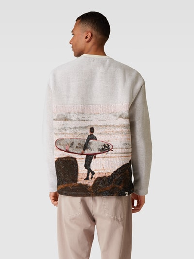 ANERKJENDT Sweter z dzianiny z wyhaftowanym motywem model ‘AKSUNE’ Złamany biały 5